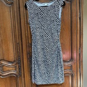 Black and white flattering dress!